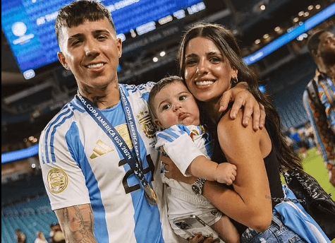 Kiungo wa kati wa Chelsea Enzo Fernandez amepigwa talaka na mpenzi wake wa utotoni