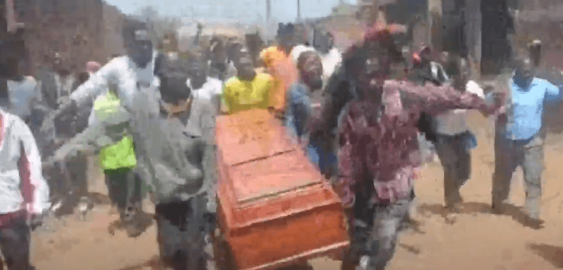 Wakaazi wenye hasira waacha maiti nyumbani kwa mshukiwa wa mauaji