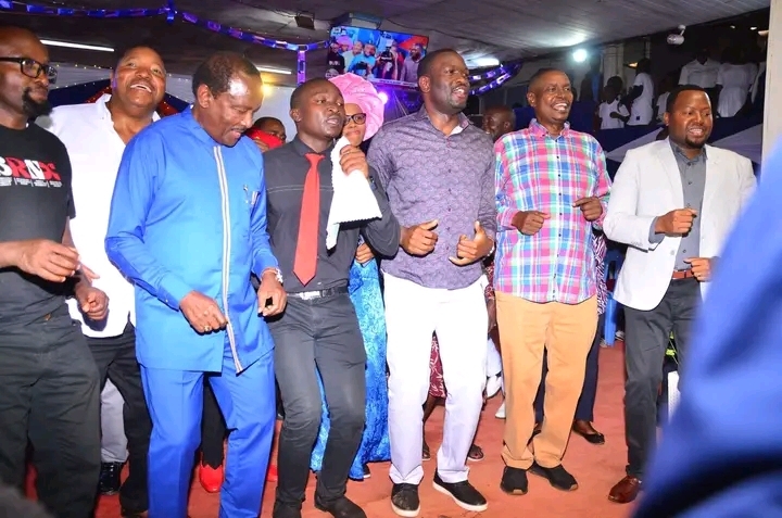 Sifuna awaonya viongozi wa ODM dhidi ya kumsifu Ruto
