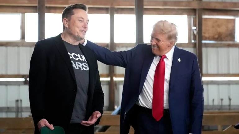 Video Feki Trump Akibusu Miguu ya Elon Musk Yapeperushwa Kwa TV ya Serikali