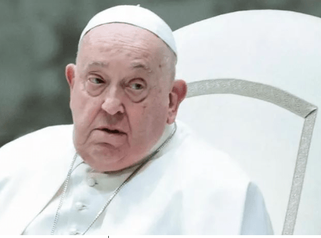 Papa Francis akumbwa na matatizo makubwa ya kupumua, afanyiwa taratibu mbili maalum kuondoa kamasi