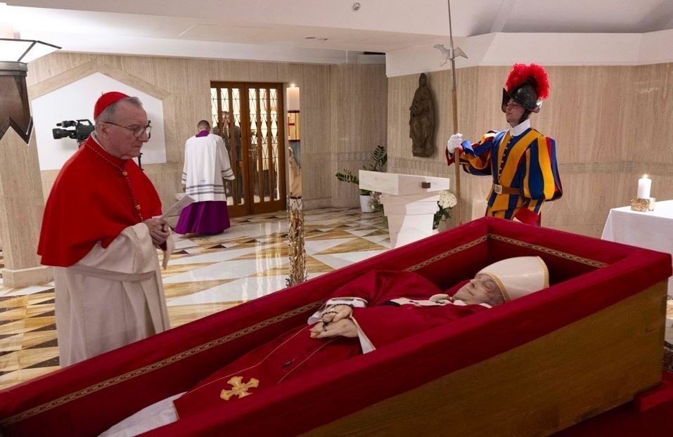 Picha za kipekee za mwili wa Papa Francis zatolewa na Vatican (+picha)