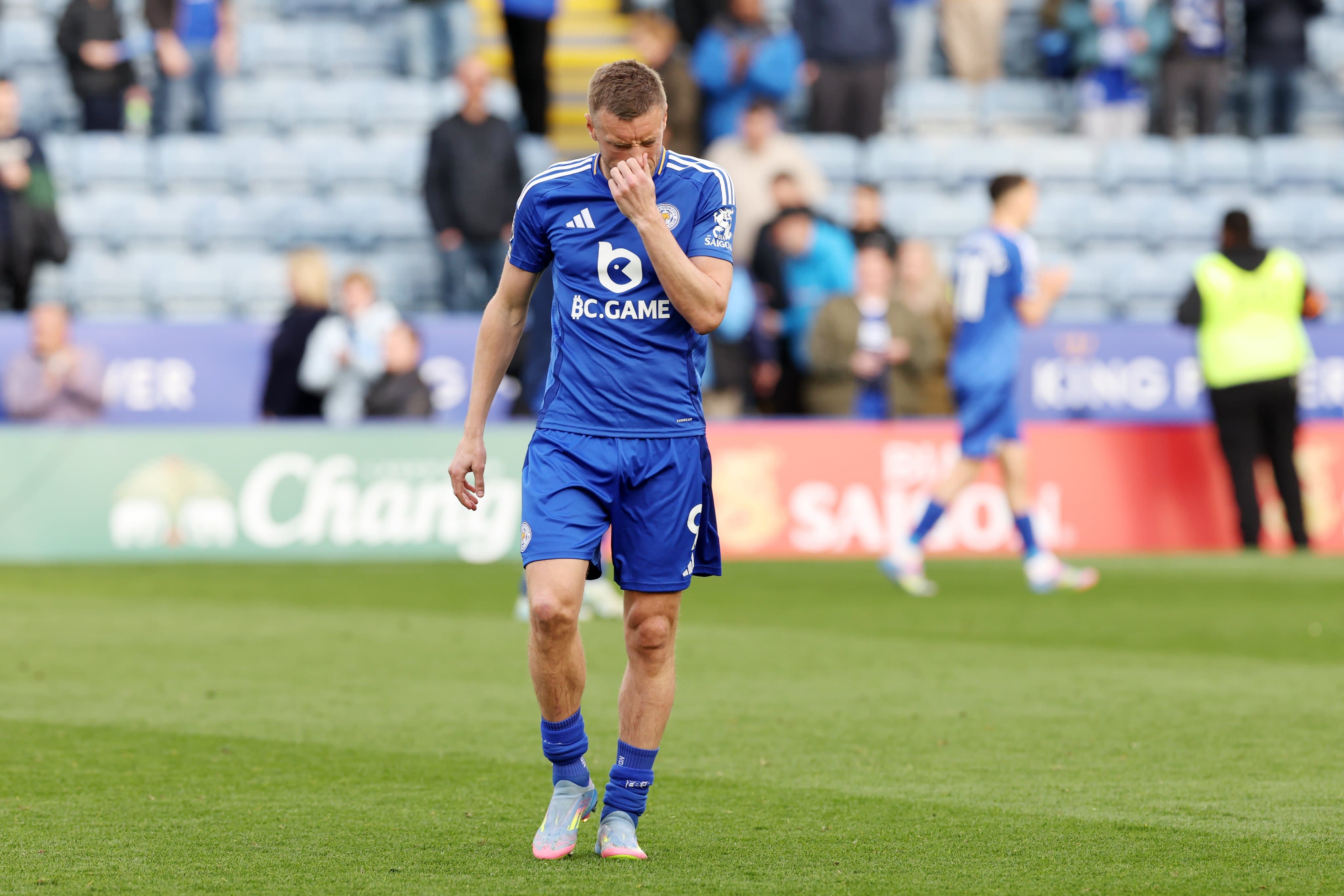 Vardy awasikitikia mashabiki baada ya Leicester kushushwa daraja kwa mara nyingine