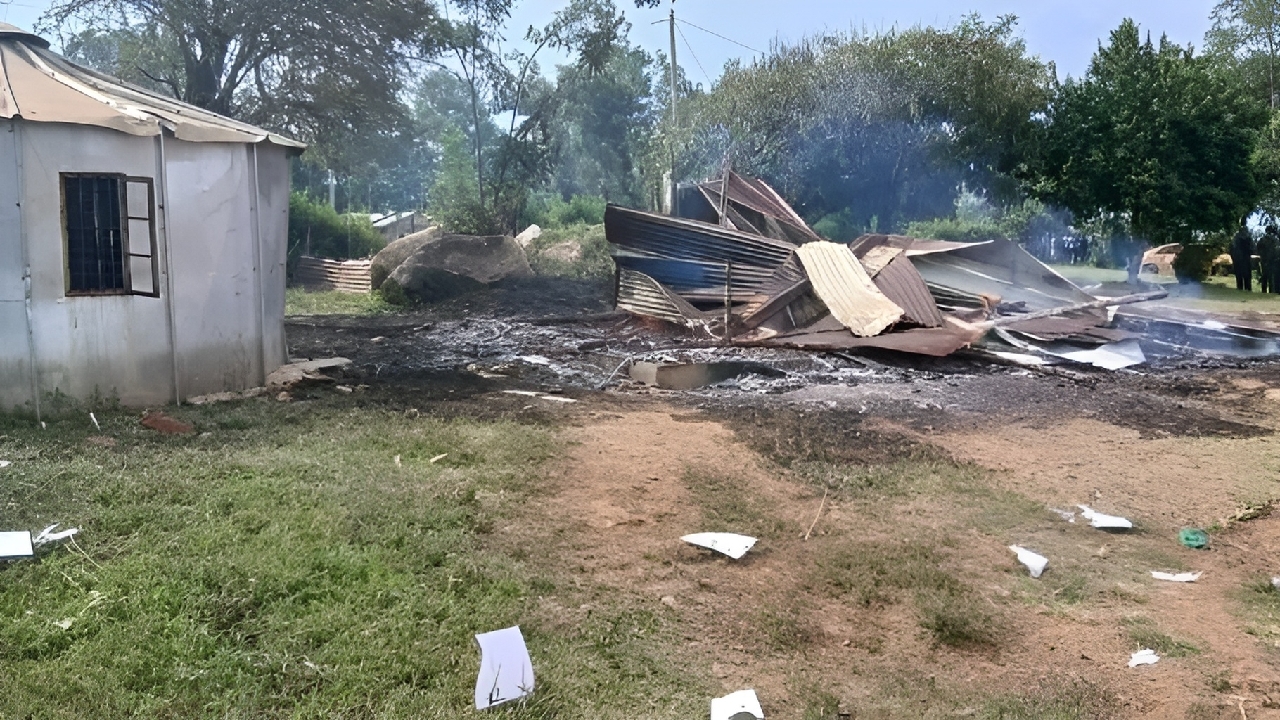 Waombolezaji Wenye Ghadhabu Wachoma Kituo cha Polisi Katika Mazishi ya Albert Ojwang'
