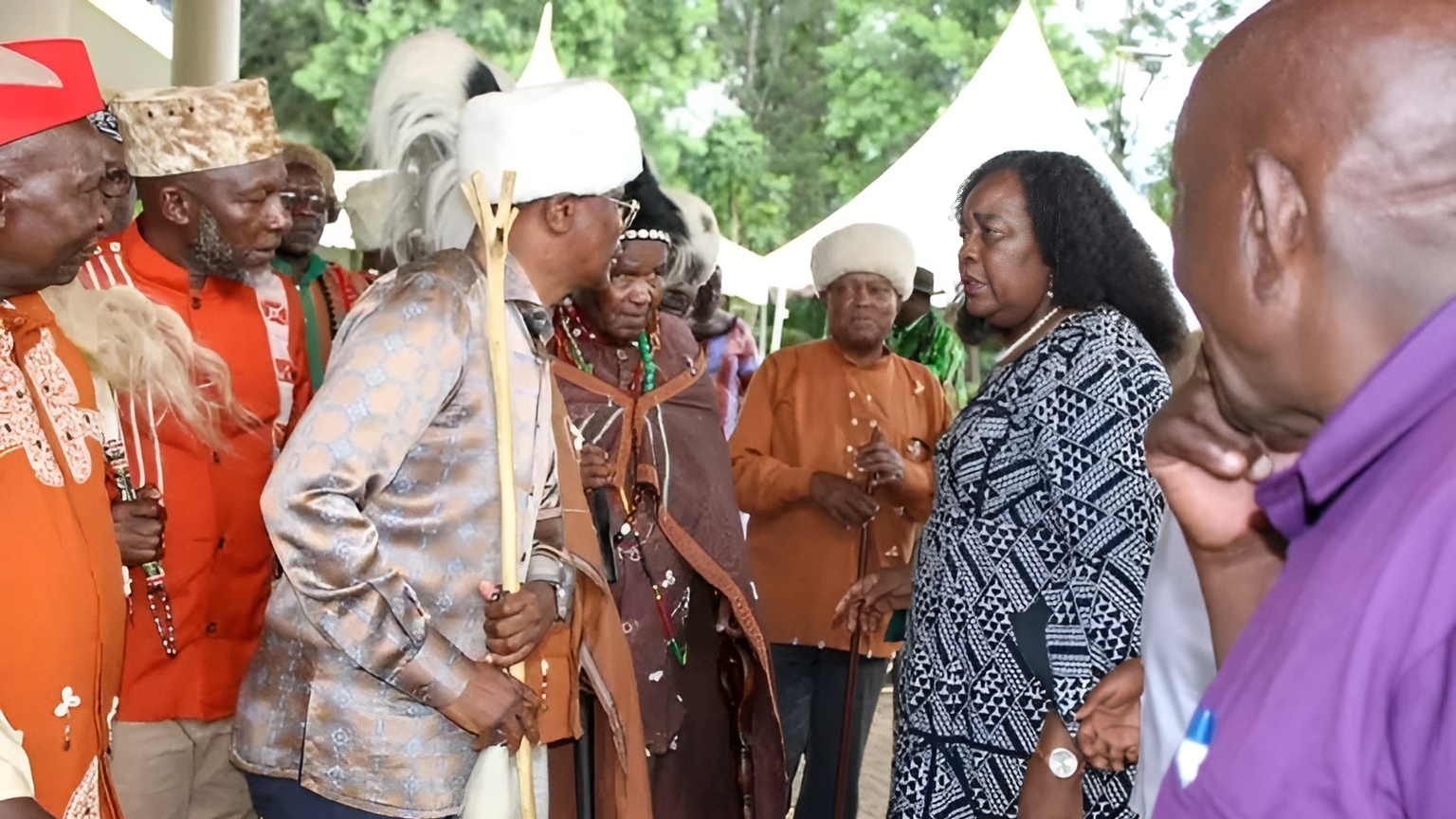 Wazee wa Jamii ya Kikuyu Watembelea Kaburi la Raila